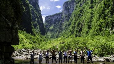 Trilha do Rio do Boi no interior do Canyon Itaimbezinho